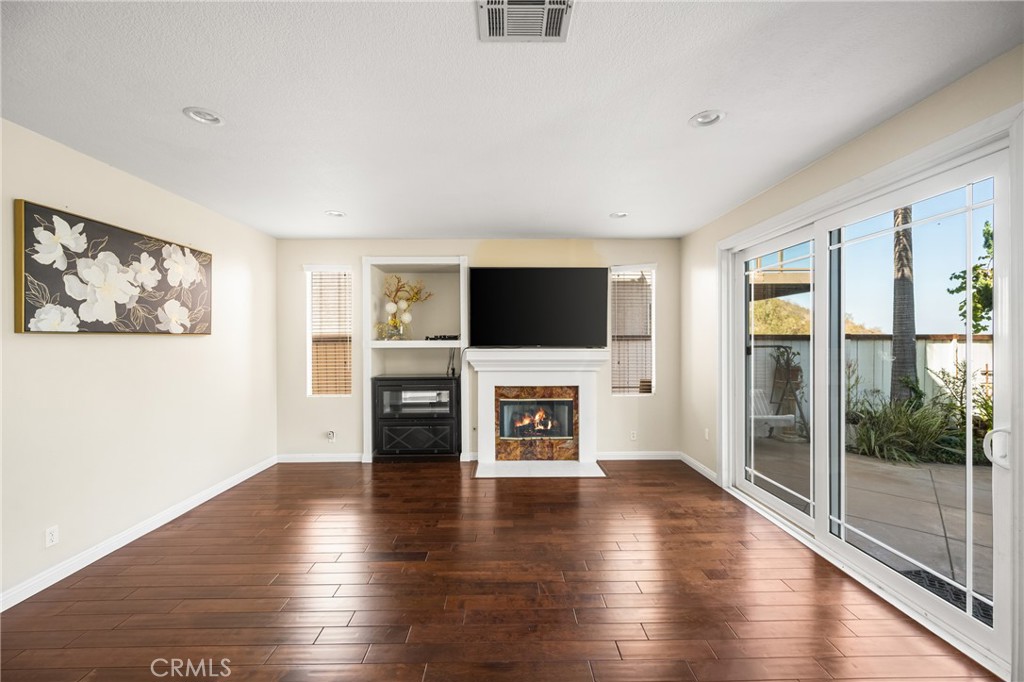 35583ca6 0b36 4f7e B64d 2dcba30e6381