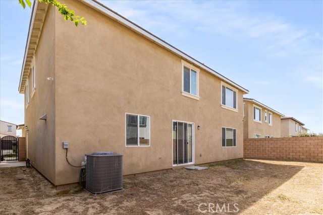 Detail Gallery Image 6 of 42 For 4852 S Jordan Ave, Ontario,  CA 91762 - 5 Beds | 3 Baths