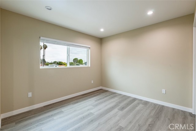 Detail Gallery Image 18 of 25 For 10631 Collett #1/2,  Granada Hills,  CA 91344 - 3 Beds | 2/1 Baths
