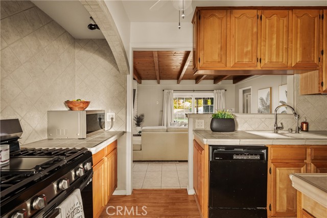 Detail Gallery Image 10 of 27 For 1640 N Lincoln St, Burbank,  CA 91506 - 4 Beds | 2 Baths