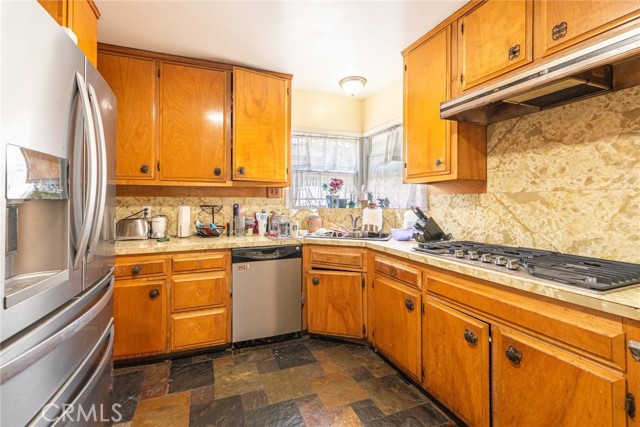 601 S Pearl Avenue, Compton CA: https://media.crmls.org/medias/3559561f-fcc8-4cd9-b9ee-93f2cf2457ed.jpg