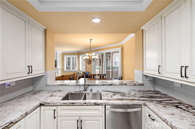 24210 Jasper Lake Lane, Lake Forest CA: https://media.crmls.org/medias/355a53e1-31f7-40d8-be7d-a6b35e70a0b8.jpg