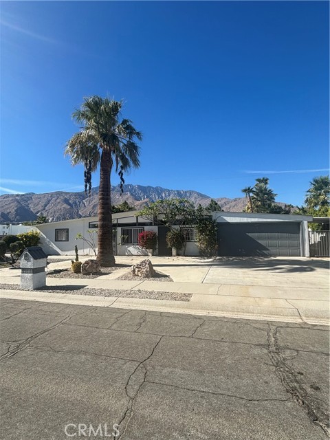 Detail Gallery Image 1 of 38 For 2653 N Kitty Hawk Dr, Palm Springs,  CA 92262 - 3 Beds | 2 Baths