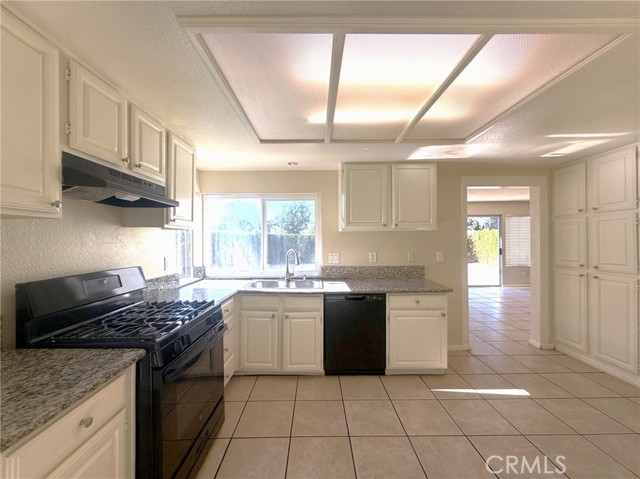 Detail Gallery Image 7 of 24 For 25077 Morning Dove Way, Moreno Valley,  CA 92551 - 4 Beds | 2/1 Baths
