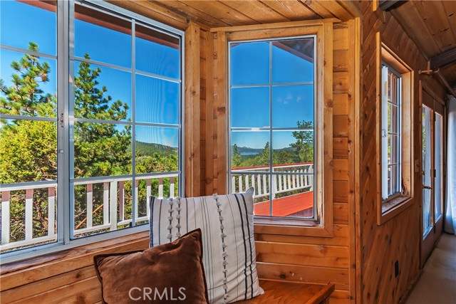 Detail Gallery Image 10 of 46 For 43659 Wolf Rd, Big Bear Lake,  CA 92315 - 4 Beds | 2 Baths
