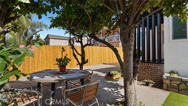 Detail Gallery Image 6 of 53 For 1012 Lord St, Los Angeles,  CA 90033 - 5 Beds | 2/1 Baths