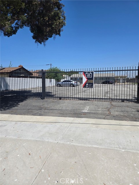 1303 W I St, Wilmington CA: https://media.crmls.org/medias/355d2574-cf87-41de-8d83-351c52f46ccc.jpg
