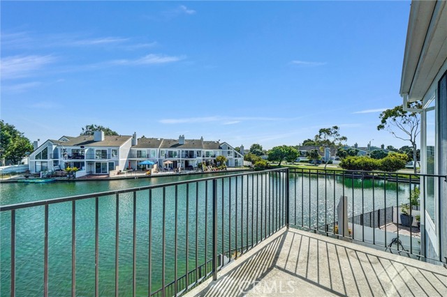 3682 Montego Drive, Huntington Beach CA: https://media.crmls.org/medias/355d42de-21c5-4bcb-8861-8d1142decabe.jpg
