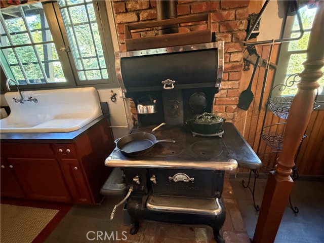 Detail Gallery Image 6 of 57 For 120 Barton Flats, Angelus Oaks,  CA 92305 - 2 Beds | 1 Baths