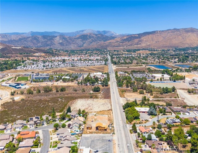 11570 Bryant Street, Yucaipa CA: https://media.crmls.org/medias/355e03e2-c903-4f0e-8c4d-8d4d1a5f3a45.jpg