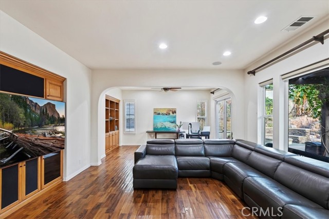 Detail Gallery Image 17 of 71 For 18656 Oaklawn Ln, Yorba Linda,  CA 92886 - 4 Beds | 4 Baths