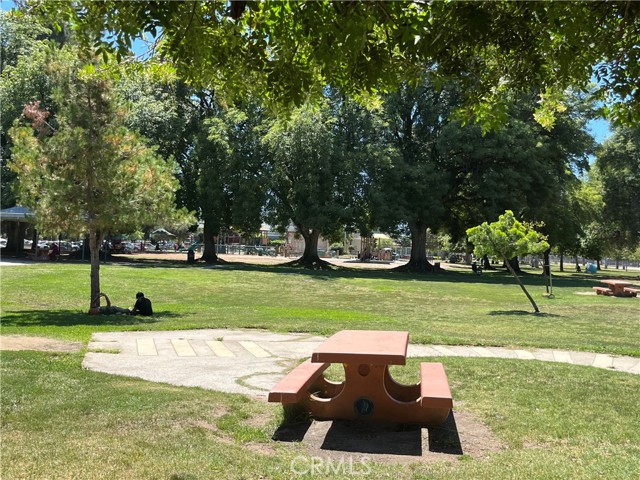 You may relax and pic-nic there!
