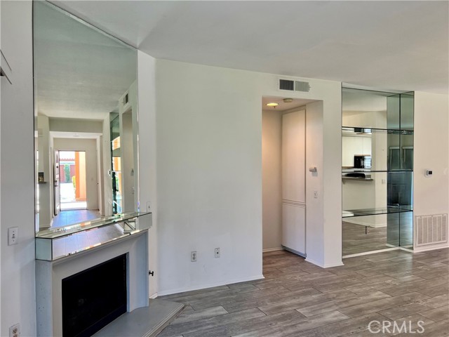 Detail Gallery Image 16 of 35 For 28 Villa Point Dr, Newport Beach,  CA 92660 - 2 Beds | 2 Baths