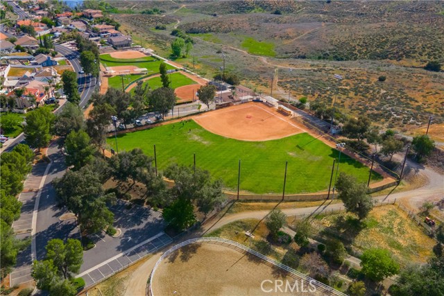 23849 Canyon Lake N Drive, Canyon Lake CA: https://media.crmls.org/medias/3560ac1a-1170-4c65-9c76-e3bbcd652699.jpg