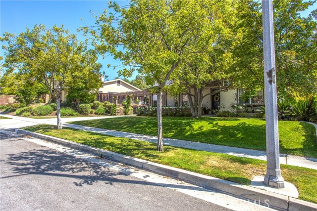 512 Golden West Drive, Redlands CA: https://media.crmls.org/medias/3561e55e-54dd-4a24-b8e5-6757cfa62b27.jpg