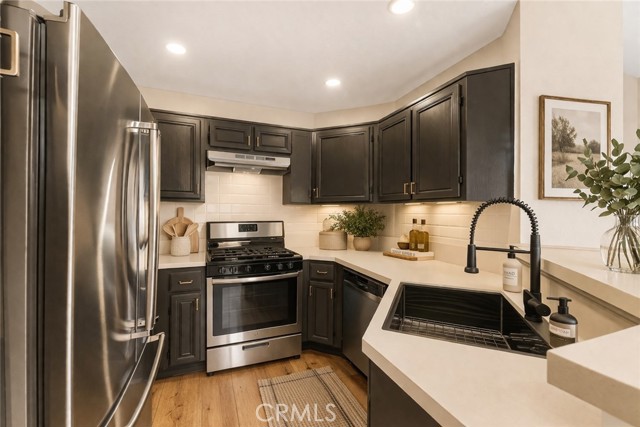 Detail Gallery Image 3 of 39 For 2588 Avenida Del Vista #J202,  Corona,  CA 92882 - 1 Beds | 1 Baths