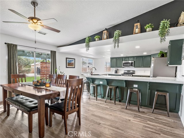 Detail Gallery Image 12 of 45 For 9915 La Panto, Victorville,  CA 92392 - 3 Beds | 3 Baths