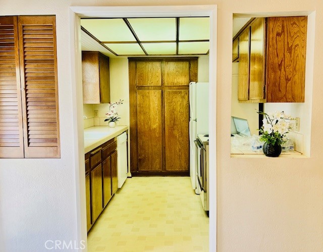 230 S Madison Avenue, Pasadena CA: https://media.crmls.org/medias/35624239-5a93-4e7f-b8c4-76c60b2f3d51.jpg