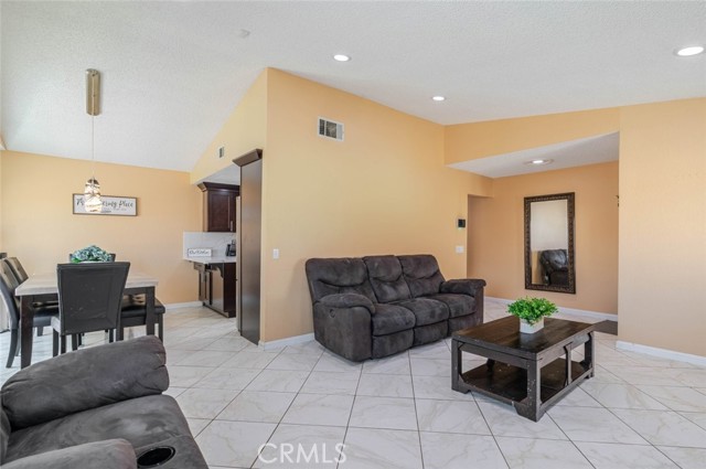 Detail Gallery Image 6 of 32 For 3243 E Avenue S3, Palmdale,  CA 93550 - 3 Beds | 2 Baths