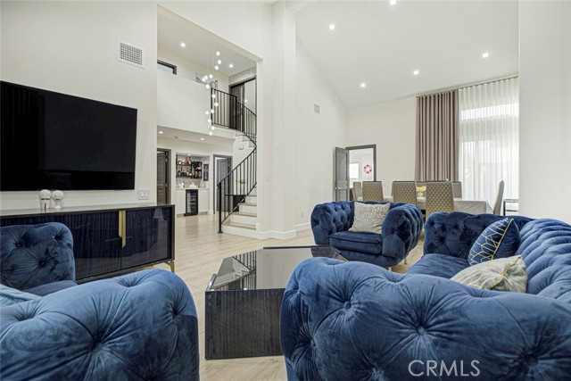 Detail Gallery Image 14 of 63 For 28030 Kenton, Saugus,  CA 91350 - 5 Beds | 3 Baths