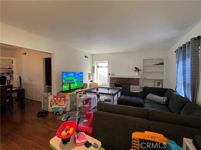 643 W Alegria Avenue, Sierra Madre CA: https://media.crmls.org/medias/356288fe-6e99-4e63-a1c5-18de30470d1f.jpg