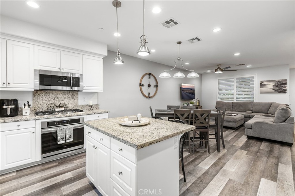7374 Luminaire Place