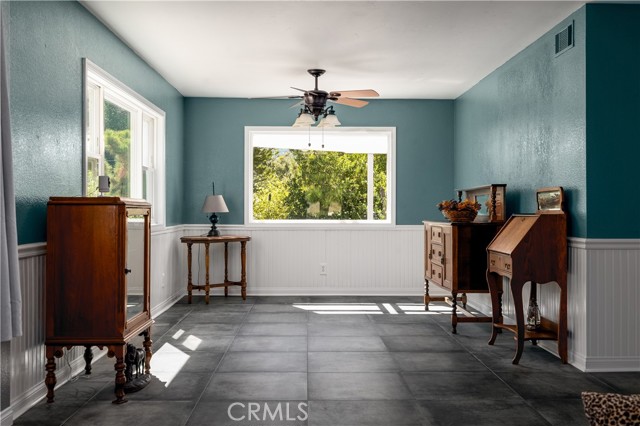 Detail Gallery Image 9 of 49 For 14395 Amorose, Lake Elsinore,  CA 92530 - 4 Beds | 3 Baths