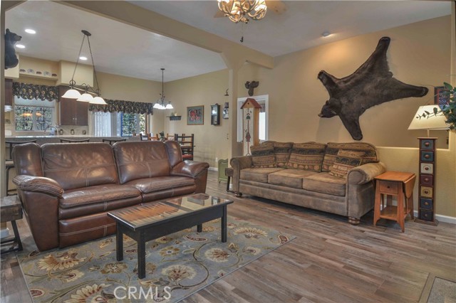 949 Inspiration Drive, Lake Arrowhead CA: https://media.crmls.org/medias/35633892-1f95-4470-b276-af71ed9cba08.jpg