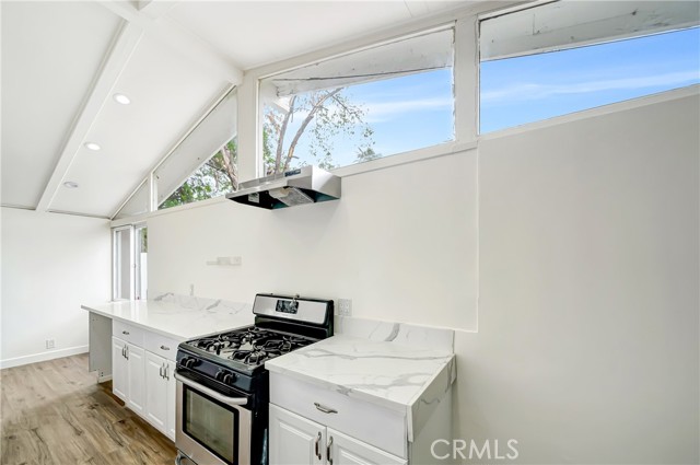 Detail Gallery Image 12 of 43 For 19706 Victory Bld, Woodland Hills,  CA 91367 - 4 Beds | 2 Baths