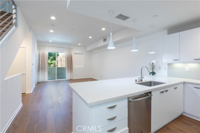4831 Craner Avenue, North Hollywood CA: https://media.crmls.org/medias/3566a033-c165-4228-9c91-e59316f51368.jpg