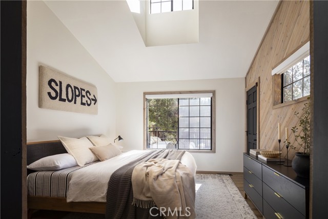 Detail Gallery Image 10 of 22 For 340 Crystal Lake Rd, Big Bear Lake,  CA 92315 - 4 Beds | 3 Baths