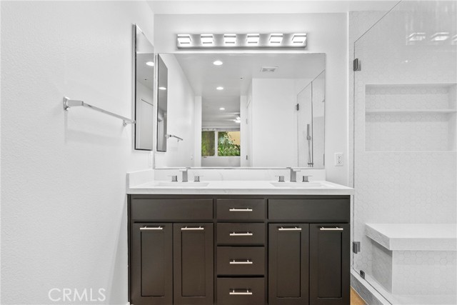 Detail Gallery Image 11 of 34 For 21301 Erwin #206,  Woodland Hills,  CA 91367 - 2 Beds | 2 Baths