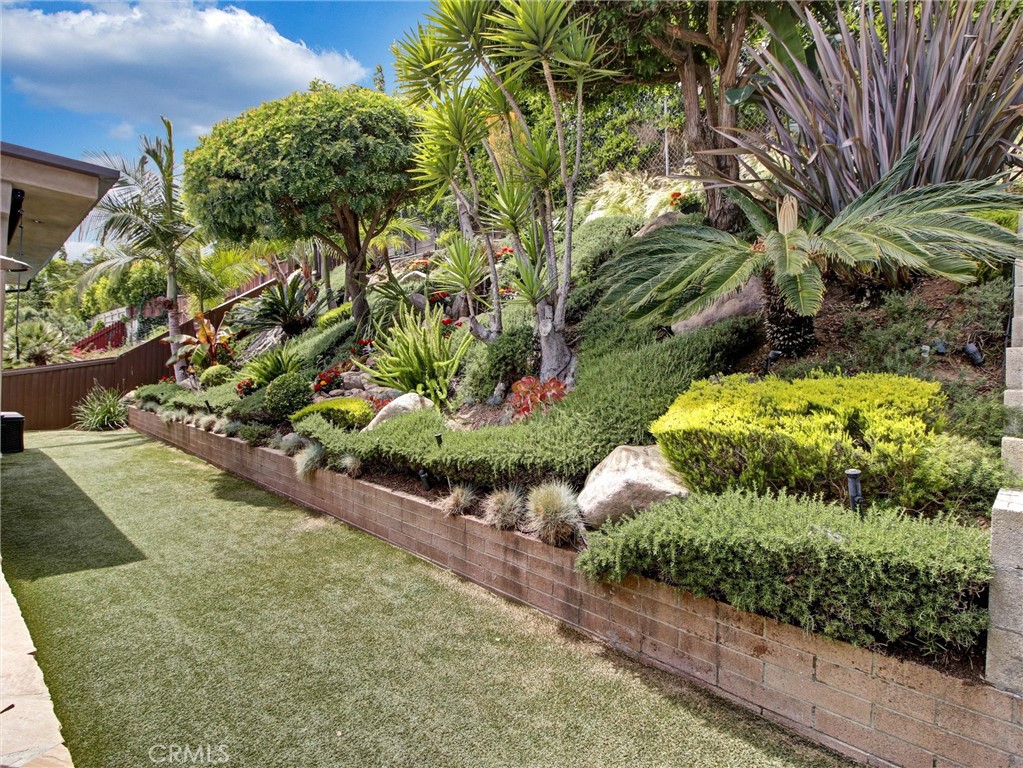 https://media.crmls.org/medias/3567c876-6b28-47ba-8668-1d24a2fd42bc.jpg?preset=X-Large