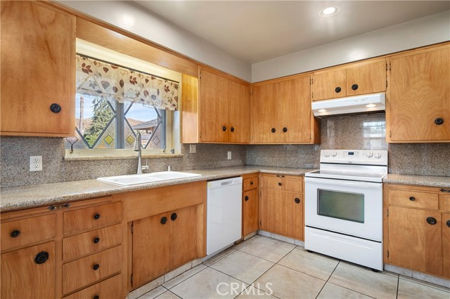 Detail Gallery Image 9 of 45 For 3245 Vista Way, Hemet,  CA 92544 - 4 Beds | 3/1 Baths