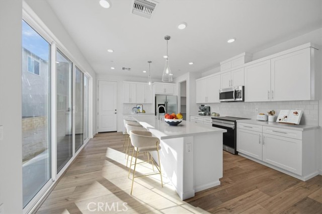 Detail Gallery Image 8 of 28 For 4805 Arroyo Run, Moorpark,  CA 93021 - 4 Beds | 3 Baths