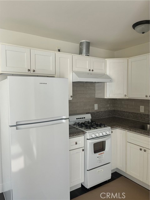 Detail Gallery Image 9 of 10 For 10639 Halbrent Ave, –,  CA 91345 - 0 Beds | 1 Baths