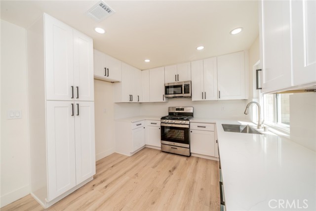 Detail Gallery Image 9 of 47 For 9905 Elm, Fontana,  CA 92335 - 4 Beds | 2 Baths