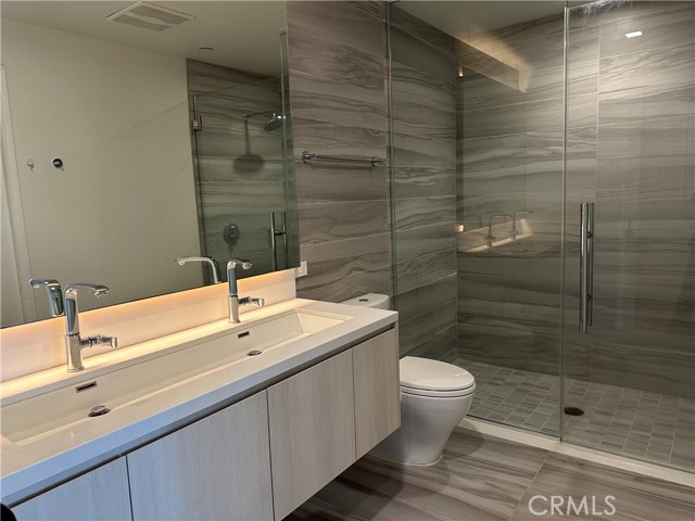 1050 S Grand Avenue, Los Angeles CA: https://media.crmls.org/medias/356baee8-e5ed-427b-8939-a07eec9ba77e.jpg