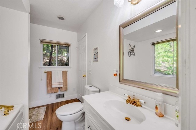 Detail Gallery Image 16 of 42 For 395 Primrose Cir #1-2,  Lake Arrowhead,  CA 92352 - 4 Beds | 3 Baths