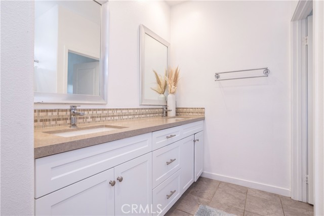Detail Gallery Image 16 of 27 For 10261 Angel Ln, Pacoima,  CA 91331 - 4 Beds | 2/1 Baths