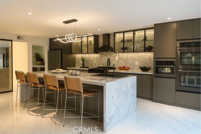 Detail Gallery Image 13 of 51 For 15631 Sunburst Ln, Huntington Beach,  CA 92647 - 5 Beds | 3/1 Baths