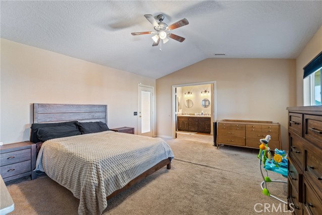 23053 Roundup Way, Apple Valley CA: https://media.crmls.org/medias/356c9745-ae6b-4016-bd4c-e3e183b19835.jpg
