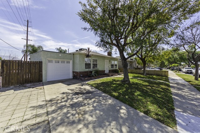 Detail Gallery Image 2 of 44 For 1832 N Brighton, Burbank,  CA 91506 - 2 Beds | 1 Baths