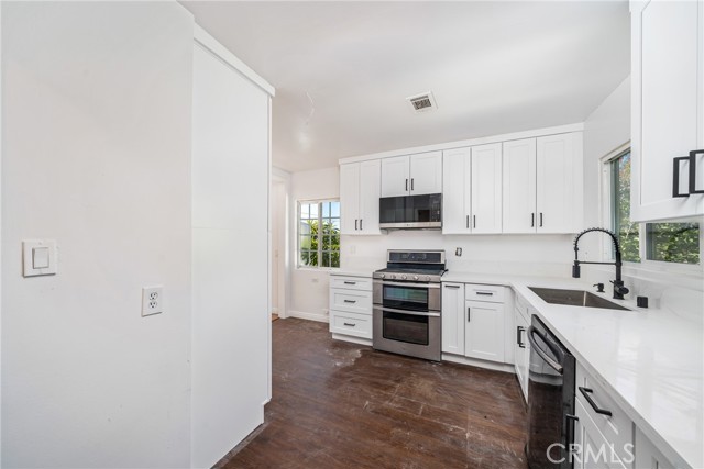 Detail Gallery Image 11 of 33 For 324 Albert, Pomona,  CA 91767 - 4 Beds | 2 Baths