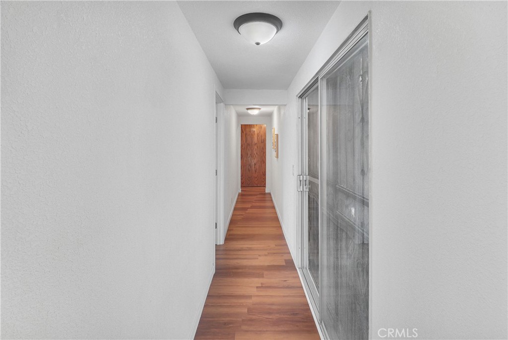 https://media.crmls.org/medias/356e5135-e476-4d6e-9d80-adc56415918a.jpg?preset=X-Large