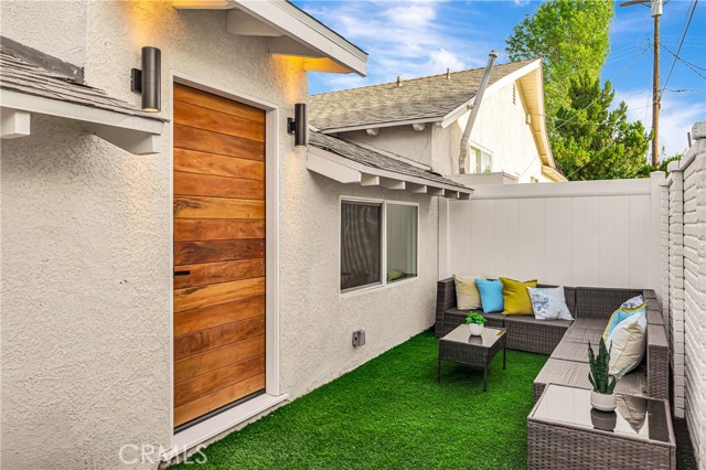 20742 Lull Street, Winnetka CA: https://media.crmls.org/medias/356eded1-6ef0-44ea-944b-1e8cba20e299.jpg