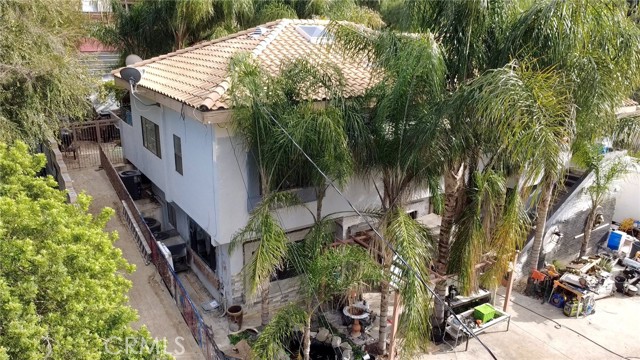 Detail Gallery Image 11 of 27 For 9928 Sunland Bld, Sunland,  CA 91040 - 4 Beds | 4 Baths