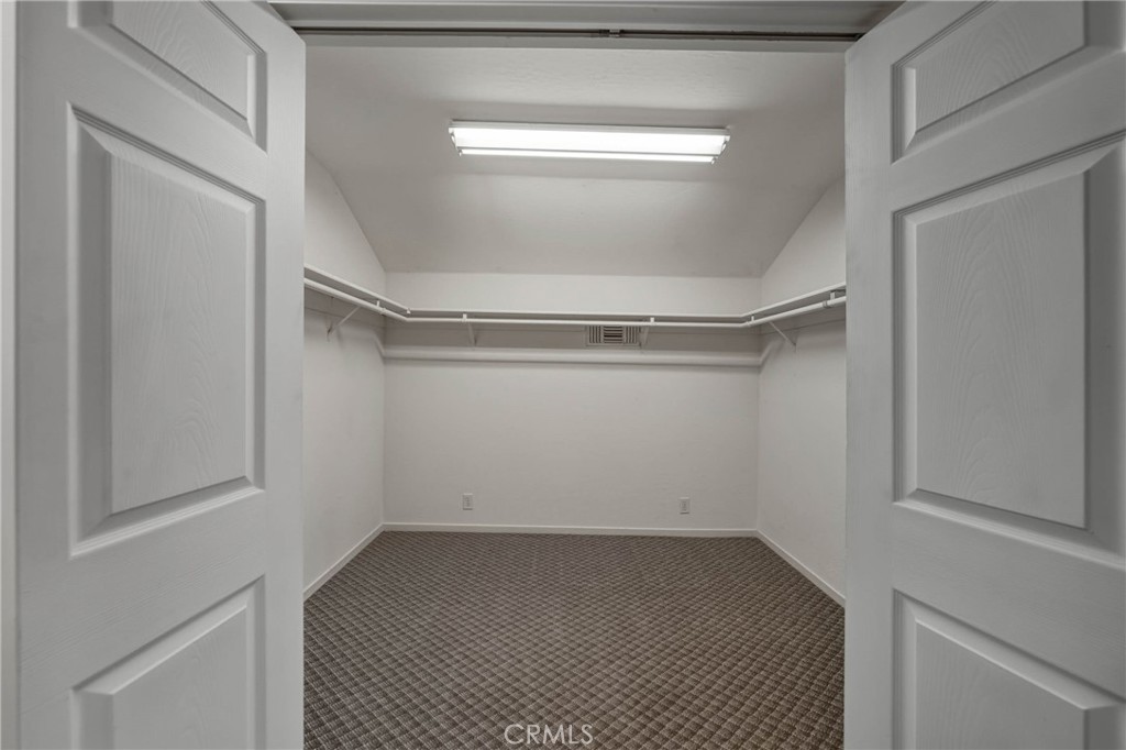 https://media.crmls.org/medias/356f9e59-34ee-4387-b04f-4967d01c7a4f.jpg?preset=X-Large