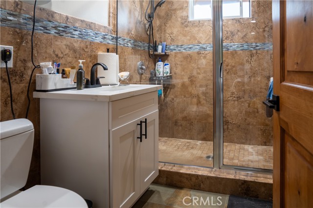 Detail Gallery Image 18 of 38 For 6930 Balcom, Reseda,  CA 91335 - 7 Beds | 6 Baths