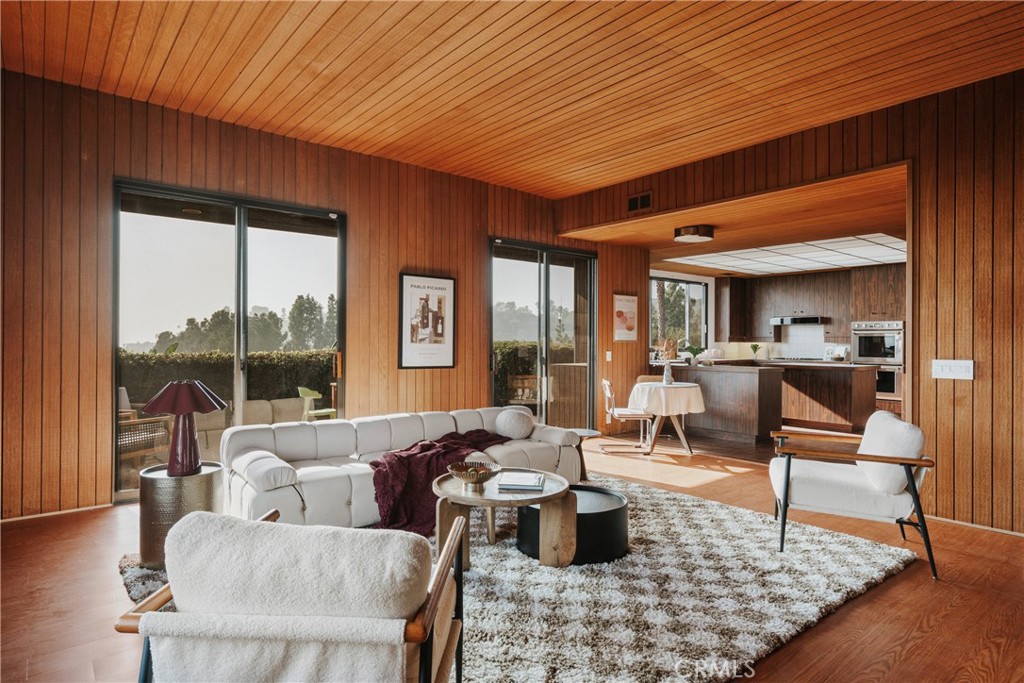 https://media.crmls.org/medias/356feff4-a181-4724-926f-371038117578.jpg?preset=X-Large